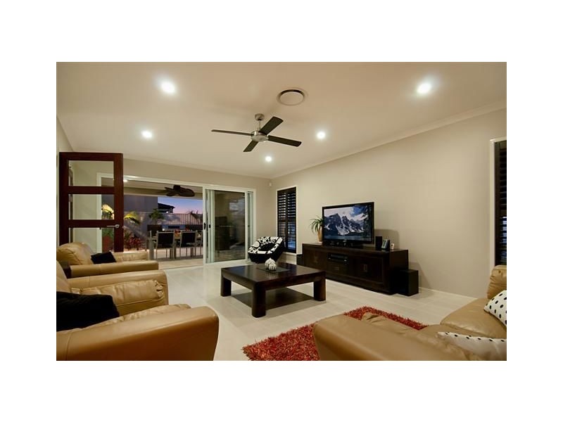 35 Whitehaven Way, Pelican Waters QLD 4551