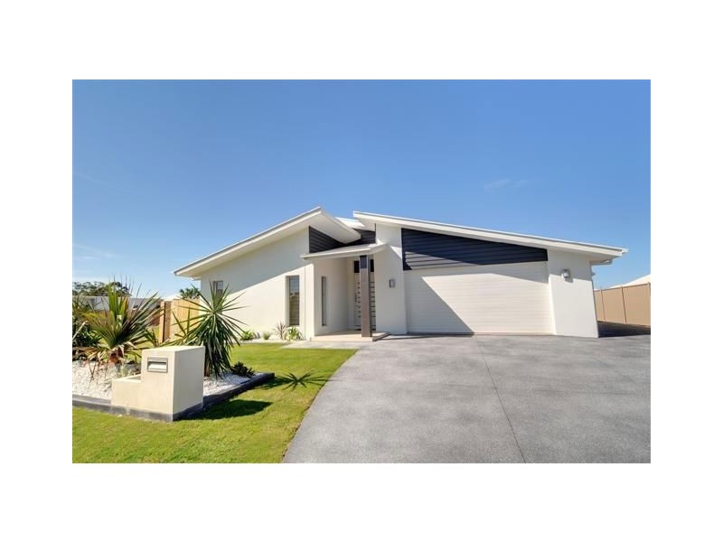 8 Creek View Place, Pelican Waters QLD 4551