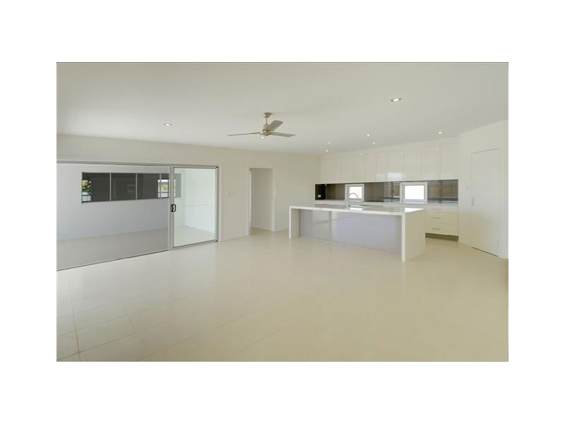 8 Creek View Place, Pelican Waters QLD 4551