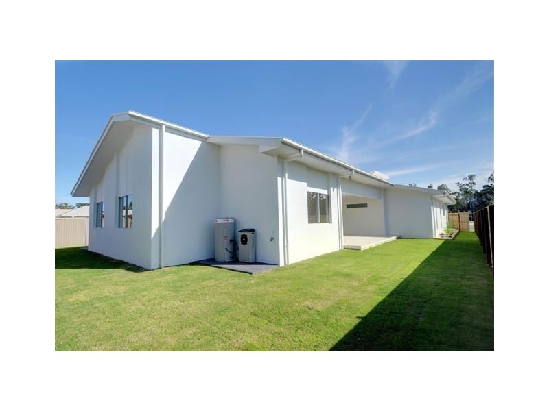 8 Creek View Place, Pelican Waters QLD 4551