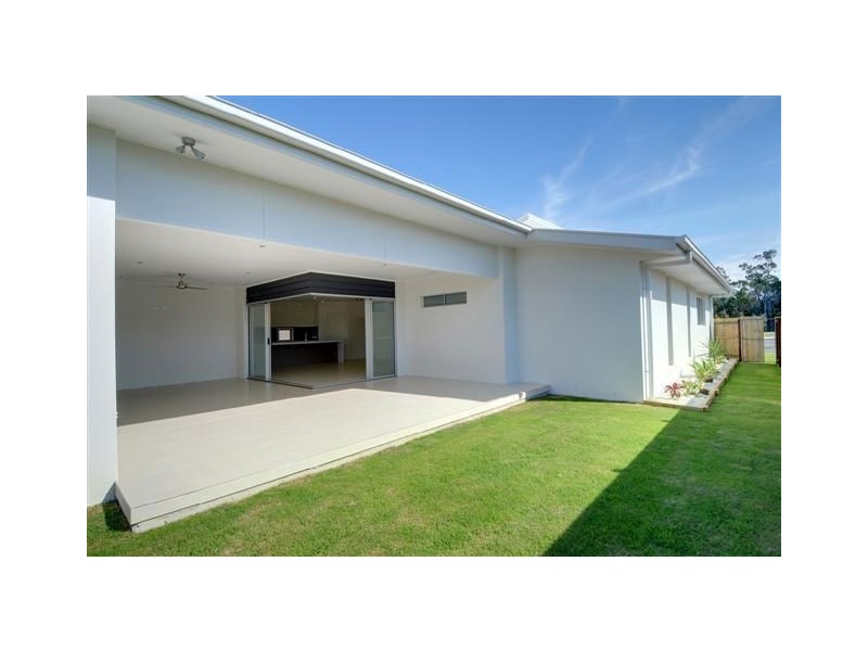 8 Creek View Place, Pelican Waters QLD 4551