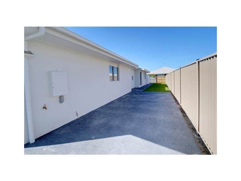8 Creek View Place, Pelican Waters QLD 4551