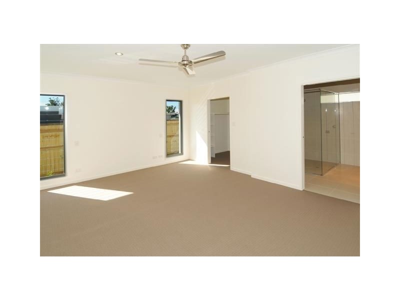 8 Creek View Place, Pelican Waters QLD 4551