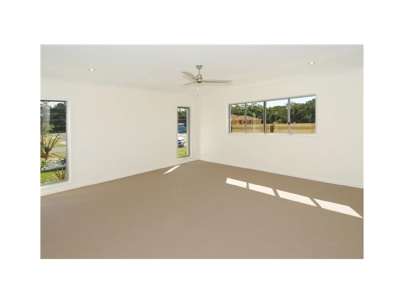 8 Creek View Place, Pelican Waters QLD 4551