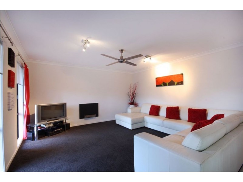 8 Alicia Circuit, Little Mountain QLD 4551