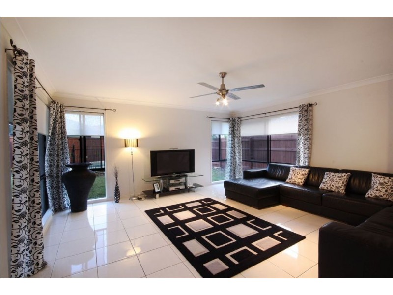 8 Alicia Circuit, Little Mountain QLD 4551