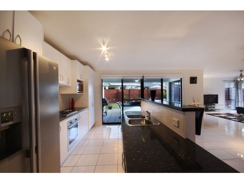 8 Alicia Circuit, Little Mountain QLD 4551