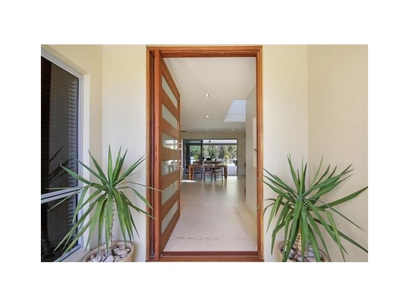 8 Silky Oak Place, Pelican Waters QLD 4551