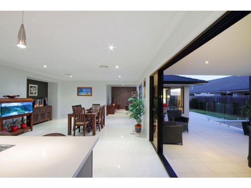 4 Whitehaven Way, Pelican Waters QLD 4551