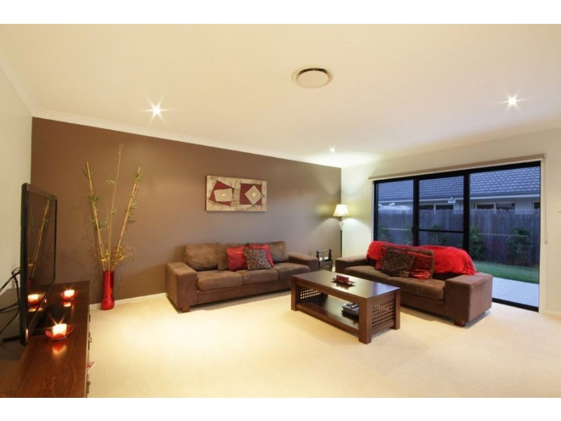 4 Whitehaven Way, Pelican Waters QLD 4551