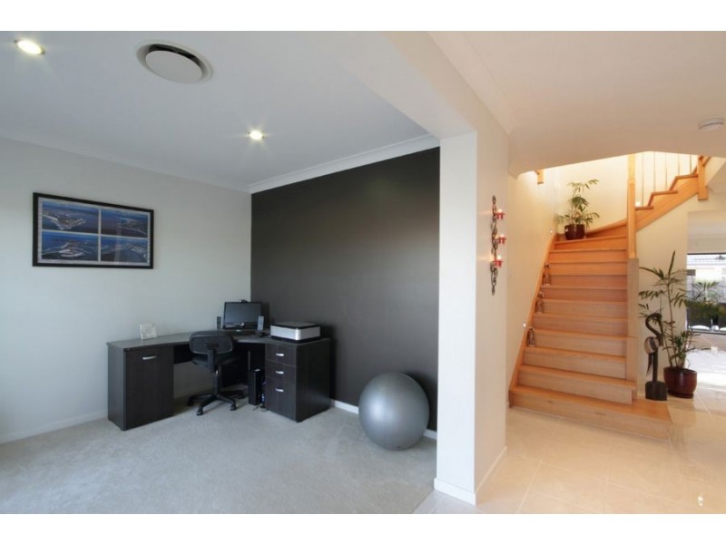4 Whitehaven Way, Pelican Waters QLD 4551
