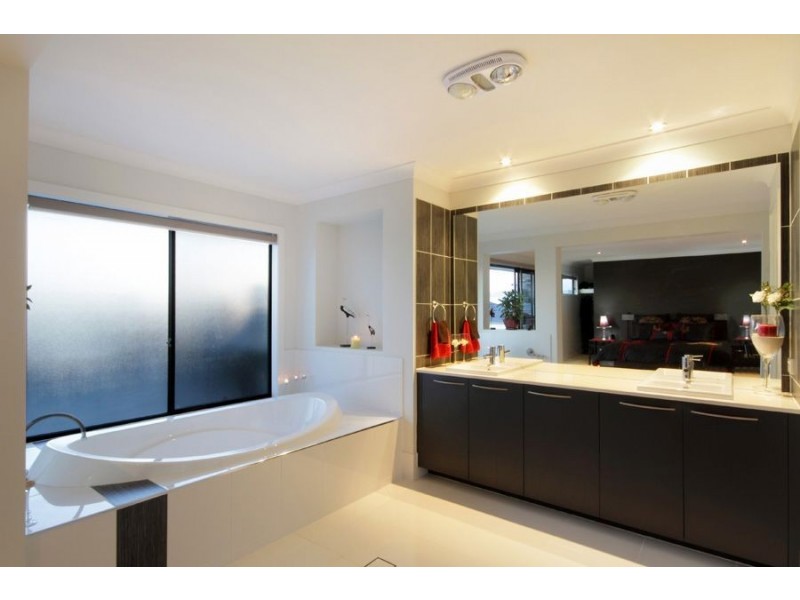 4 Whitehaven Way, Pelican Waters QLD 4551