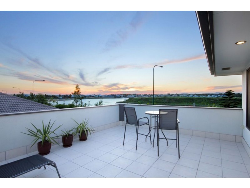 4 Whitehaven Way, Pelican Waters QLD 4551