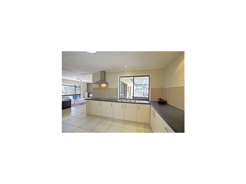 32 Browning Blvd, Battery Hill QLD 4551