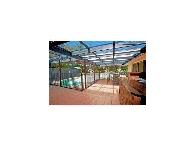 32 Browning Blvd, Battery Hill QLD 4551