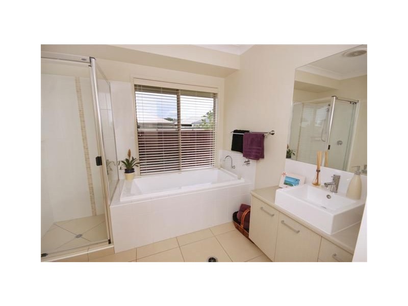 25 Peppermint Circuit, Sippy Downs QLD 4556