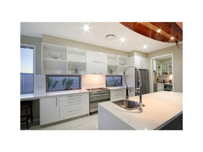 1 Sea Glint Place, Pelican Waters QLD 4551