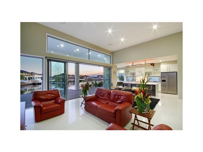 1 Sea Glint Place, Pelican Waters QLD 4551
