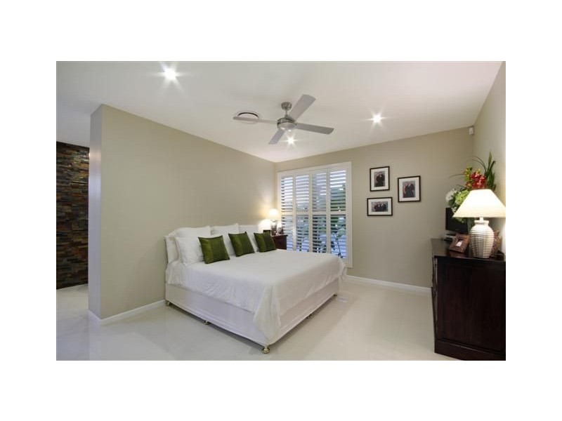 1 Sea Glint Place, Pelican Waters QLD 4551