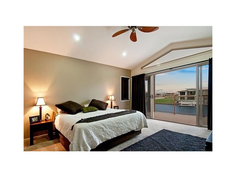 16 Deepwater Cct, Pelican Waters QLD 4551