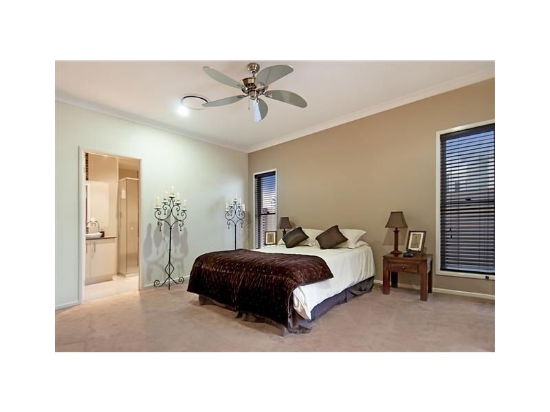 16 Deepwater Cct, Pelican Waters QLD 4551