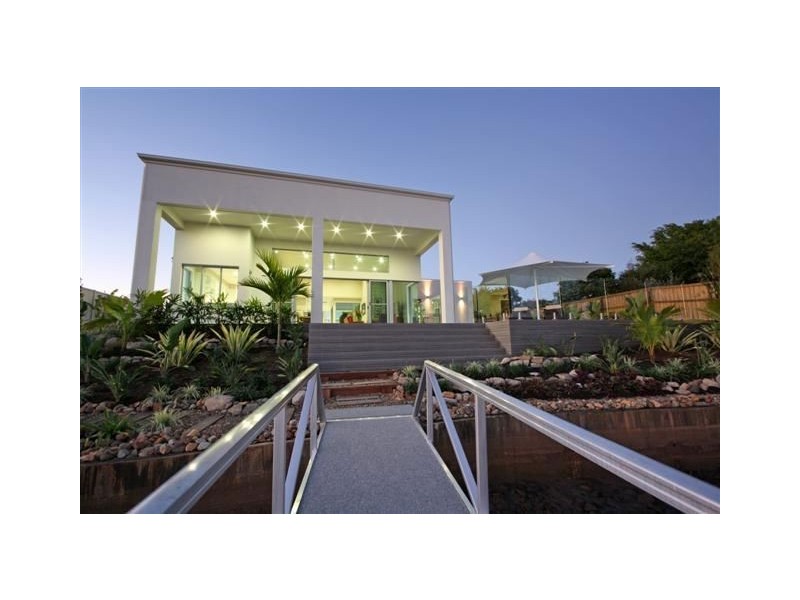 1 Sea Glint Place, Pelican Waters QLD 4551