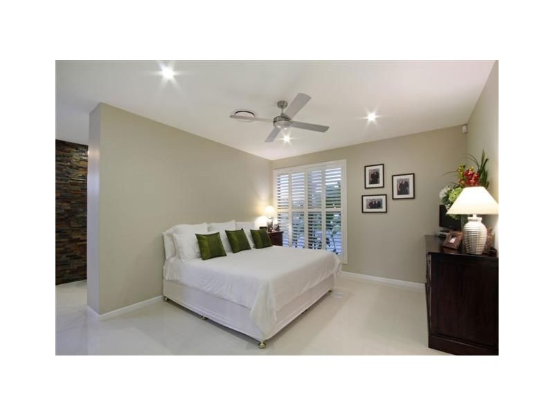 1 Sea Glint Place, Pelican Waters QLD 4551
