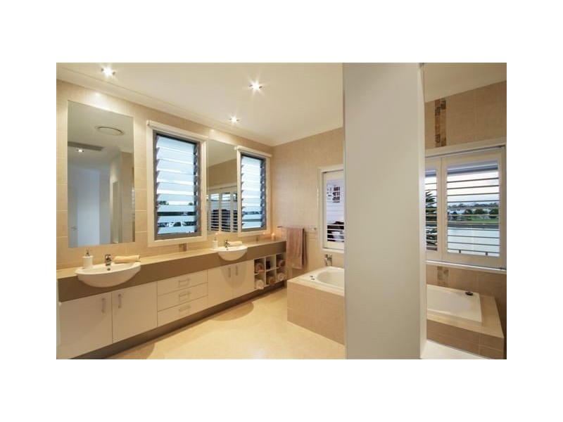 34 Bellanboe Circuit, Pelican Waters QLD 4551