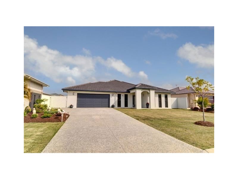 20 Whitehaven Way, Pelican Waters QLD 4551