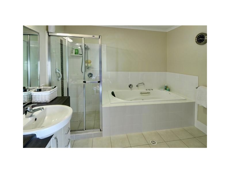 20 Whitehaven Way, Pelican Waters QLD 4551