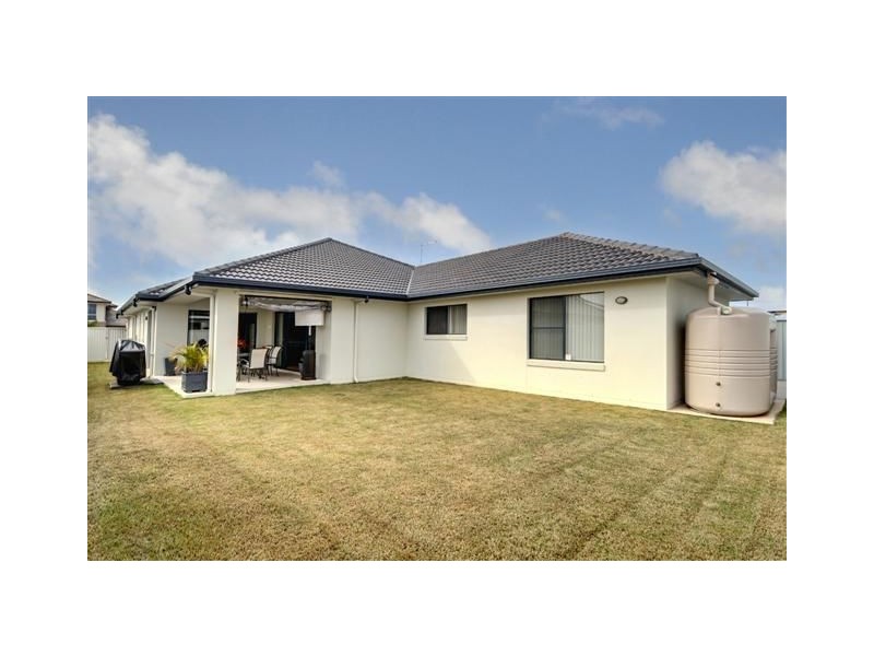 20 Whitehaven Way, Pelican Waters QLD 4551