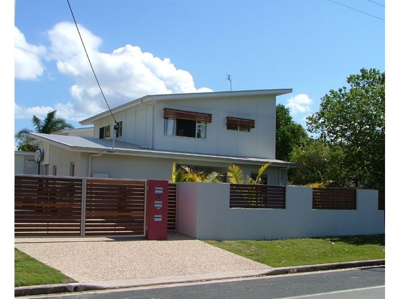 1/8 Fourth Avenue, Caloundra QLD 4551