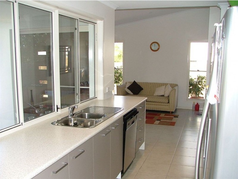 1/8 Fourth Avenue, Caloundra QLD 4551