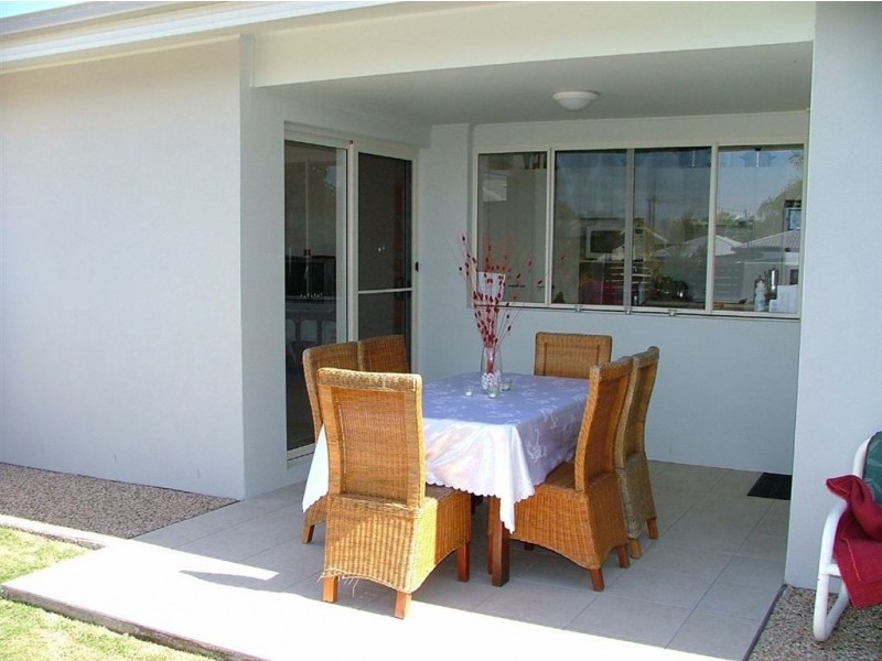 1/8 Fourth Avenue, Caloundra QLD 4551