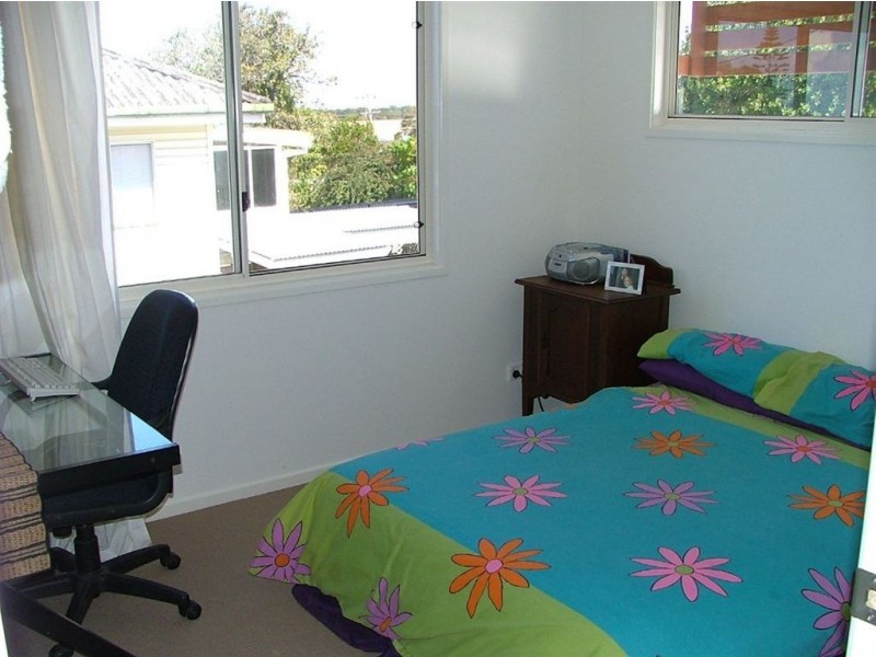 1/8 Fourth Avenue, Caloundra QLD 4551