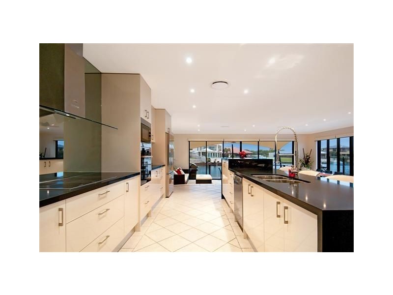 4 Quayline Close, Pelican Waters QLD 4551