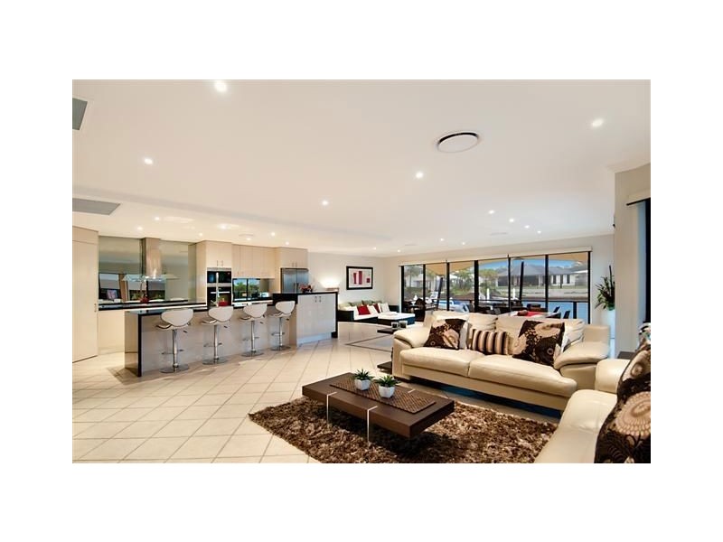 4 Quayline Close, Pelican Waters QLD 4551
