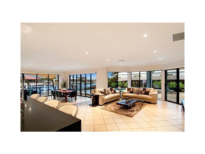 4 Quayline Close, Pelican Waters QLD 4551