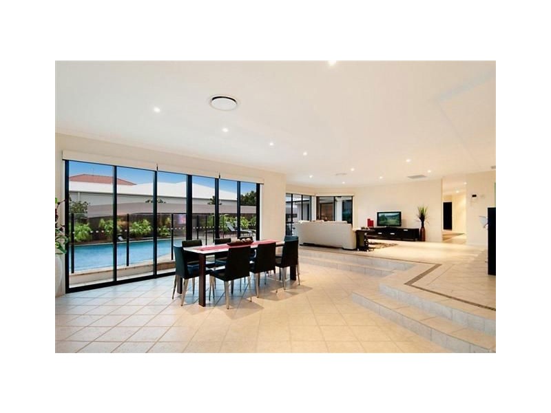 4 Quayline Close, Pelican Waters QLD 4551