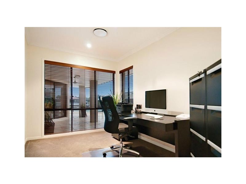 4 Quayline Close, Pelican Waters QLD 4551