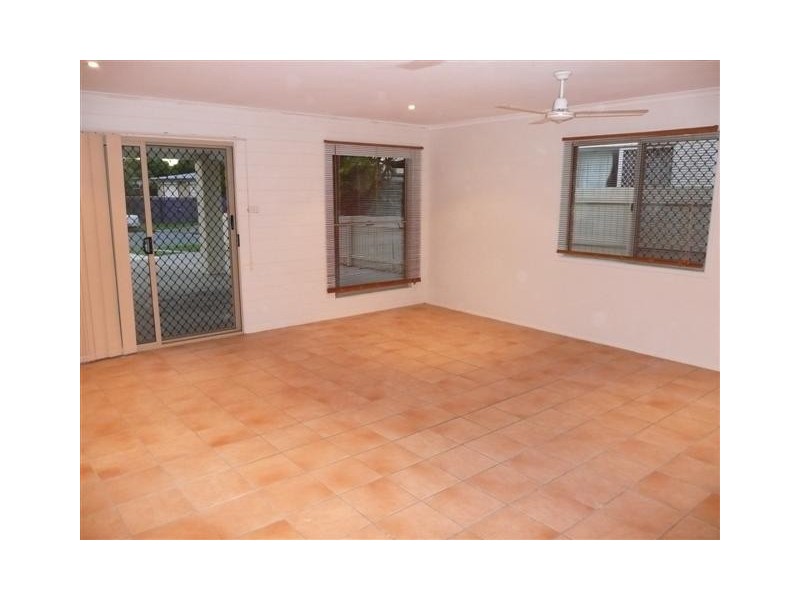 1 Apanie Court, Battery Hill QLD 4551