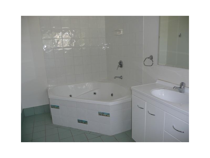 1 Apanie Court, Battery Hill QLD 4551