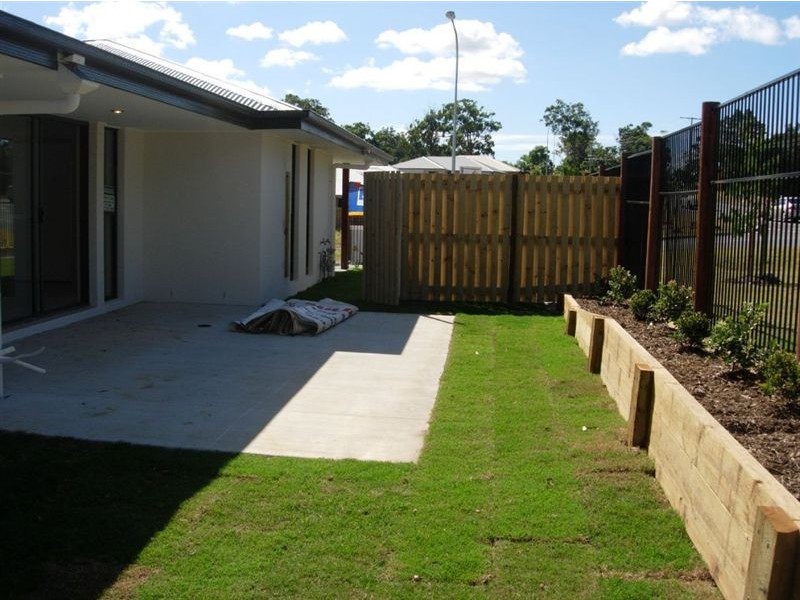 1/2 Henry Street, Coomera QLD 4209