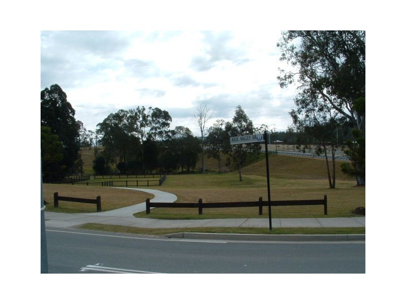 27 Barrington St, Upper Coomera QLD 4209