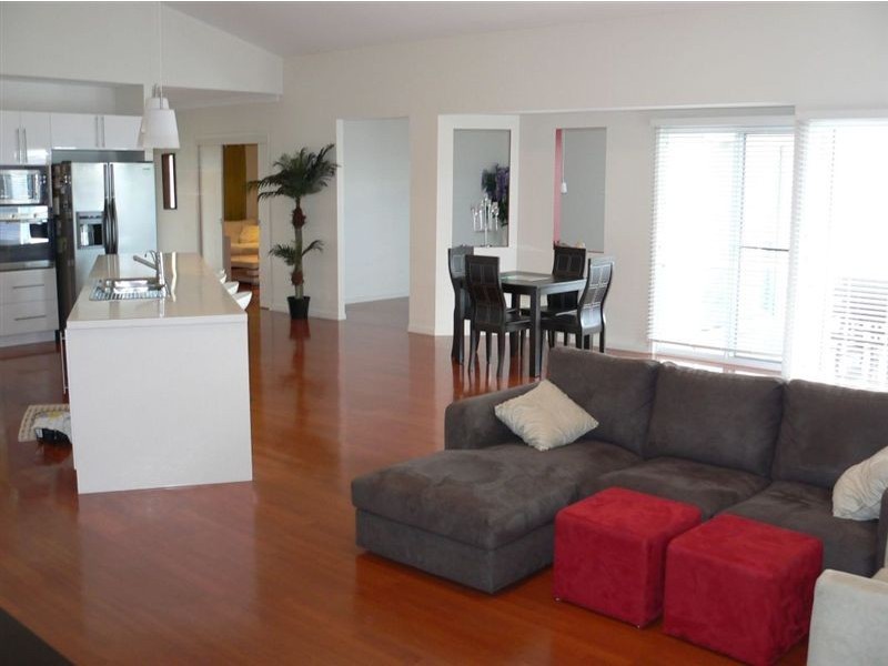 8 Cedarton Crescent, Ormeau QLD 4208