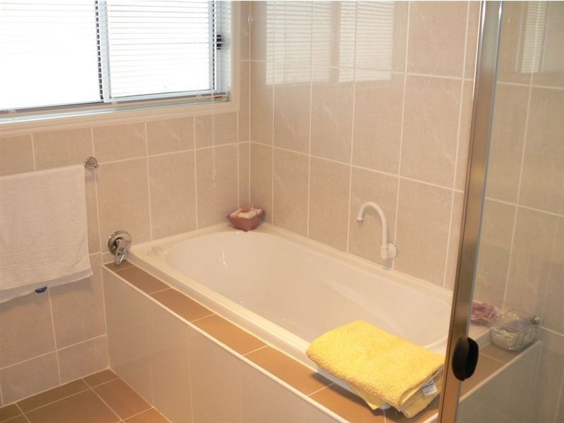 8 Cedarton Crescent, Ormeau QLD 4208