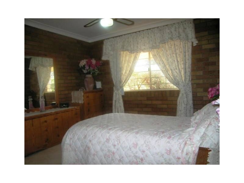 39 Sears Rd, Yatala QLD 4207