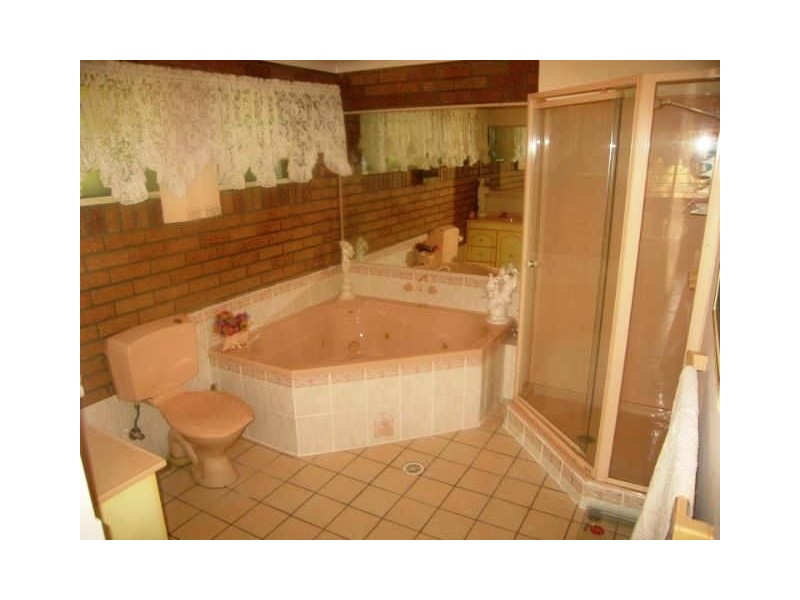 39 Sears Rd, Yatala QLD 4207