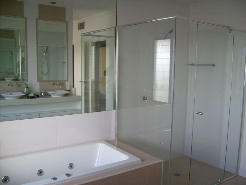 2/56 John Lund Drive, Hope Island QLD 4212