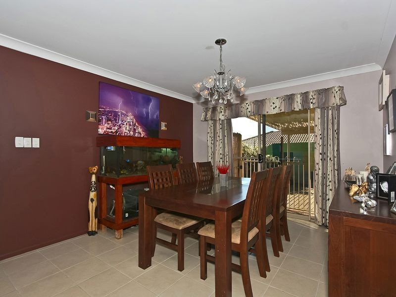 18 Yarwood Crescent, Ormeau QLD 4208